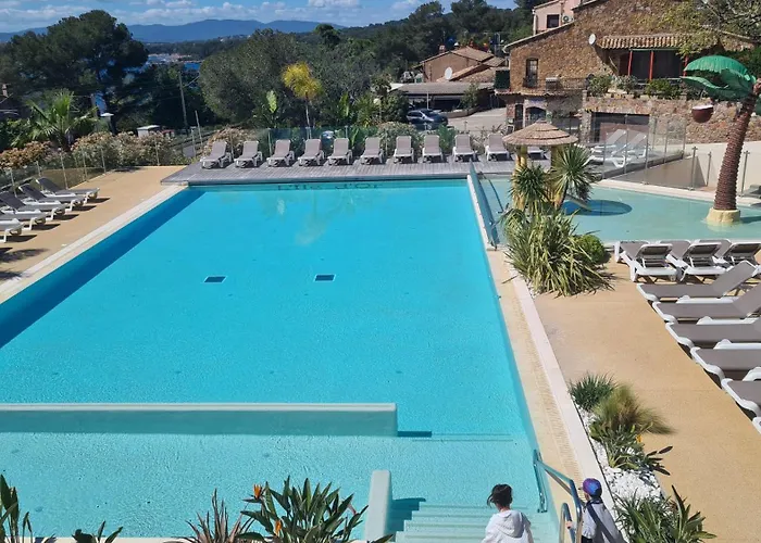 Camping Au Petit Paradis Saint-Raphaël