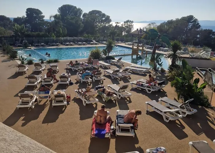 Camping Au Petit Paradis Saint-Raphaël